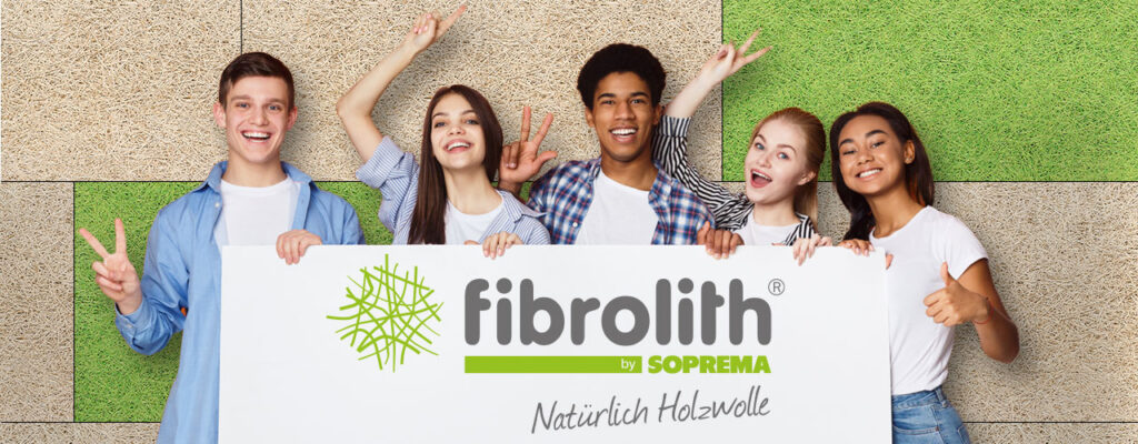 Fünf jungen Menschen, welche ihre Ausbildung bei Fibrolith erhalten, halten ein Schild mit dem Fibrolith Logo fest.